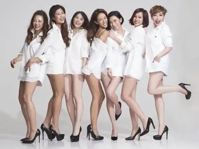 她是洪金宝最漂亮的儿媳妇周家蔚曾是超模如今过的怎么样