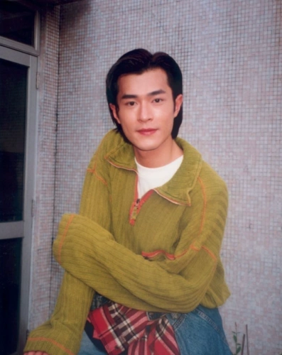 从白古到黑古,古天乐珍贵老照片,颜值秒杀所有与他合影的男明星