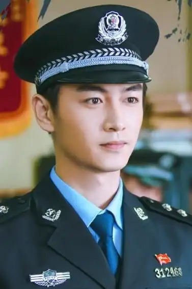 《一场遇见爱情的旅行》中防爆技能满分的卧底缉毒警察 金sky《陆战之