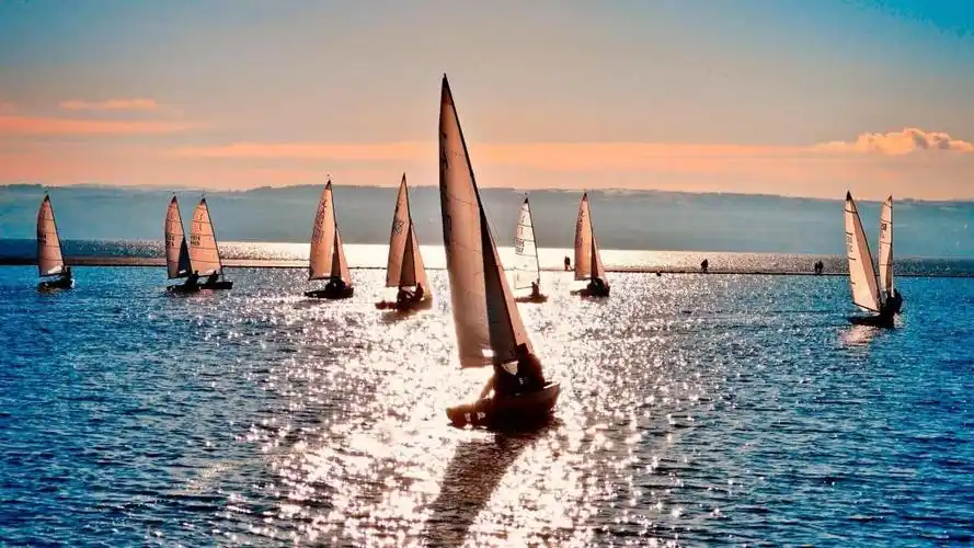 日落海天空帆船太阳