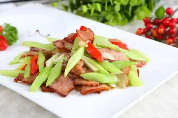 p>西芹炒腊肉是一道美味佳肴,主料是腊肉,西芹. /p>
