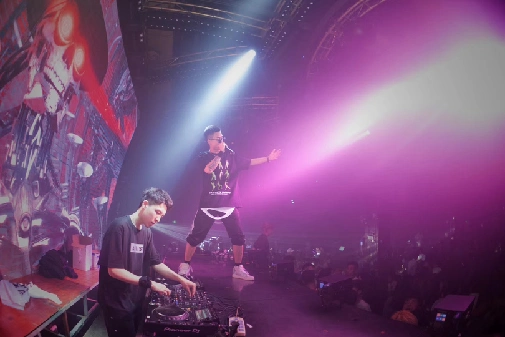 如果时间停顿,我想停在我们抱抱摇的时候-广州bbr club(bbr酒吧) 广州