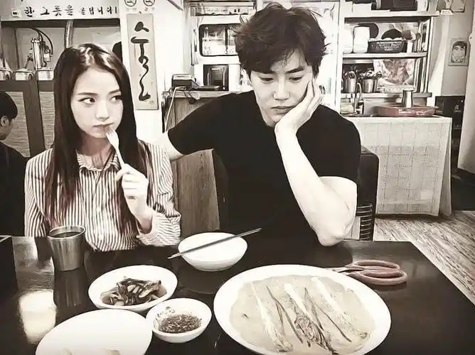 拉郎金俊勉x金智秀这个圣诞不太冷