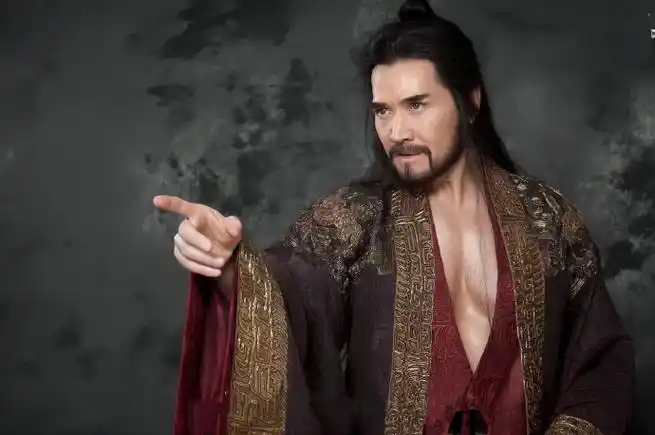 纣王穿着霸气,妲己穿着美丽