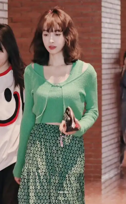 宋茜近期穿搭91|美鼠窝啦!@宋茜 美商开挂|宋茜_新浪新闻