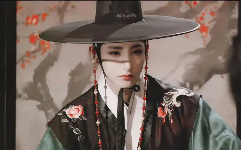 【夜行书生】【李洙赫】"行至朝雾里 坠入暮云间 与星辉一同为你沉迷"