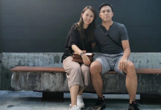 卓依婷罕晒全家福为女儿庆生8岁彤妹像极爸爸一家三口幸福相拥