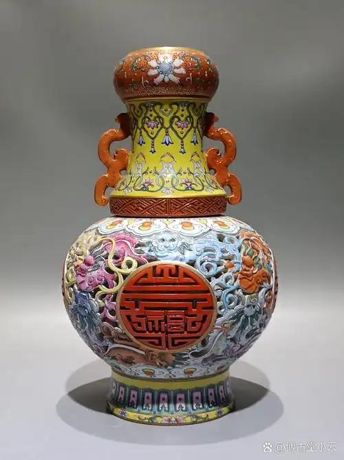 清乾隆款珐琅彩镂空福寿纹双耳葫芦转心瓶     尺寸高:34.5cm宽:20.