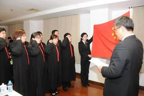 高院吴偕林主任出席虹口法院初任法官宣誓暨导师聘任仪式