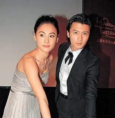 何孟怀比张柏芝小9岁,但一直以来都把张柏芝当女神,非常喜欢她.