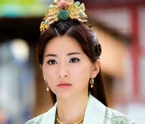 5版"女娲",图1惊艳版,图3大妈版,但最后一位才是经典版!