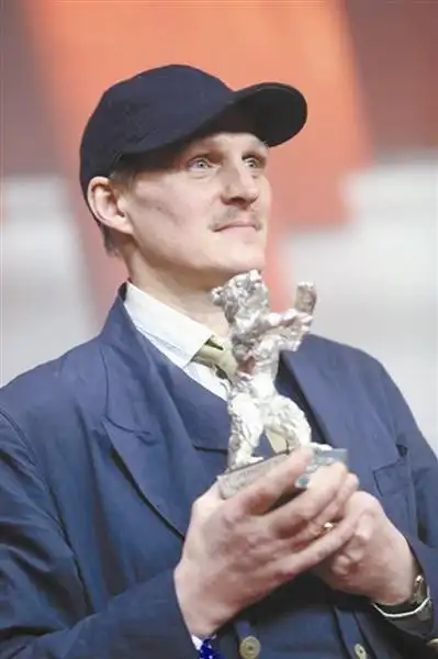 金敏喜夺柏林影后表白导演