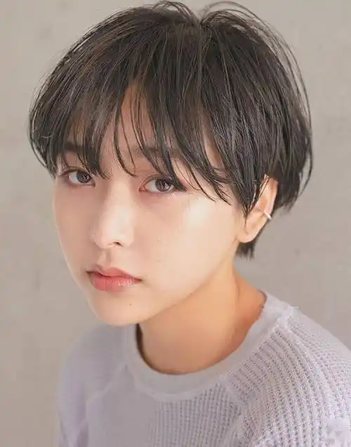 敲可爱哒日系露耳短发