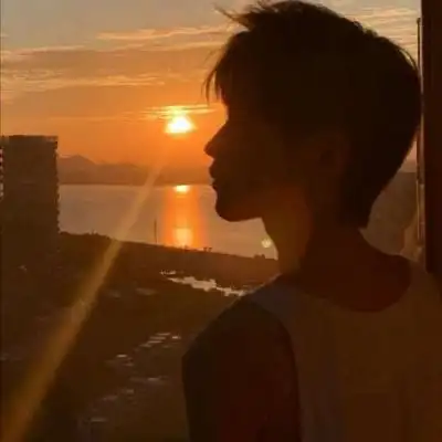 高清2021最火男生头像侧脸杀