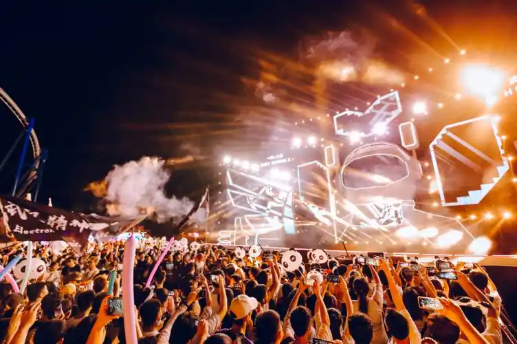 武汉欢乐谷电音节(图片来源:武汉欢乐谷)