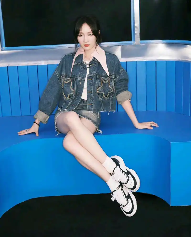 肤白貌美大长腿的孟佳