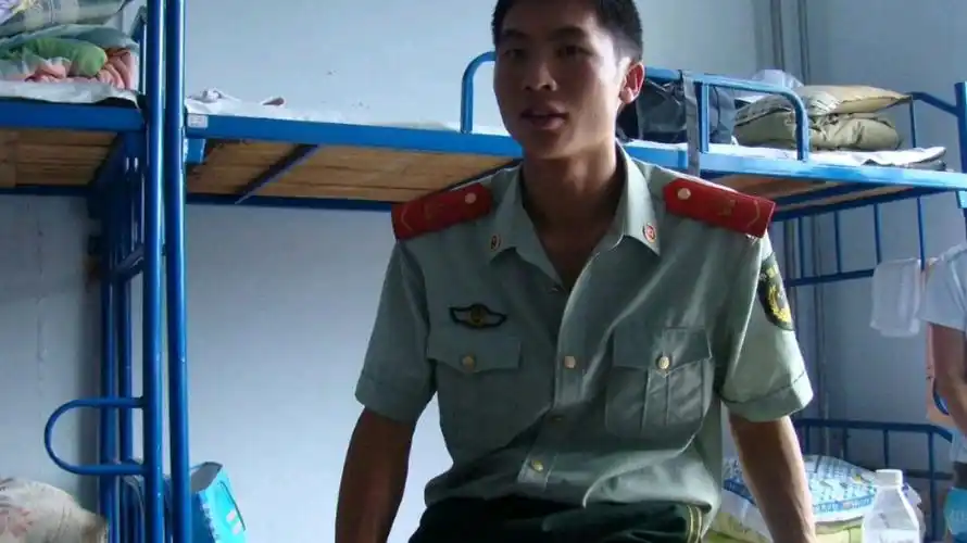 帅气的武警小哥哥:致敬最可爱的人