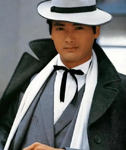 "香港之子"周润发晚节不保,突然跌落神坛,人设居然都是伪装?