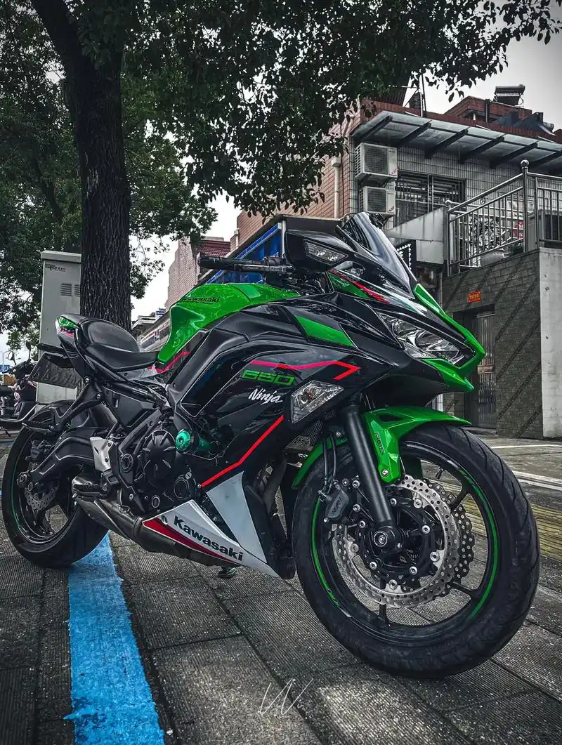 没有光的日子里,你我都要努力#川崎ninja650 #爱机车 - 抖音