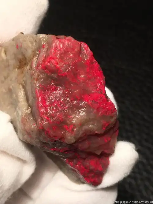 老坑昌化鸡血原石,35克,血色浓烈鲜艳.