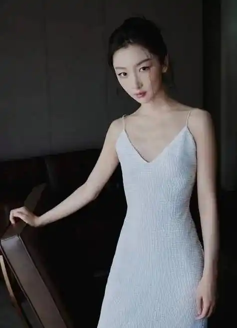 著名演员「周冬雨」经纪公司