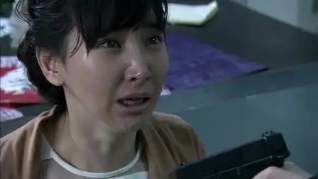 特种兵之火凤凰:叶寸心母亲想劝美女清醒,赶紧杀了黑猫一切万事大吉