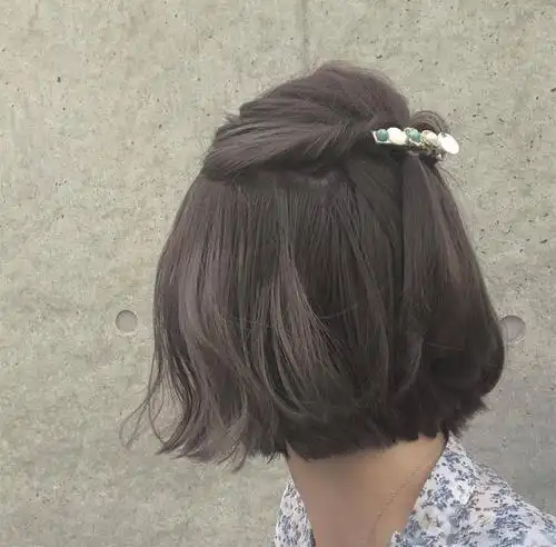 半扎头也可以有多种扎法,小可爱们动手吧