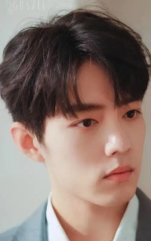 王一博肖战的分头发型有多帅?很多年轻男士都在做,很吸引女孩子