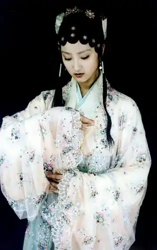 殷叶子结缘新版《倚天》 新生演技派不惧挑战