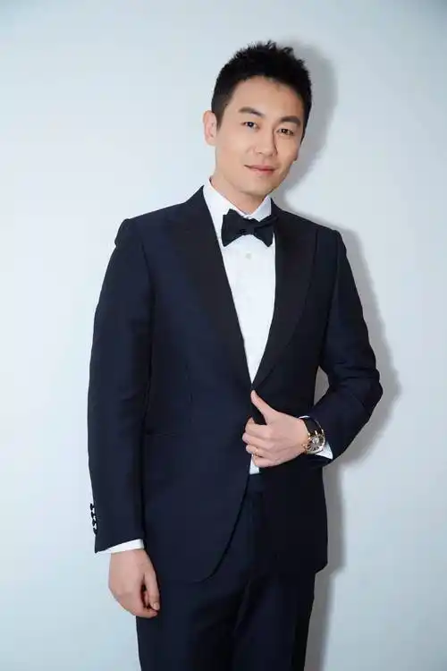 原创和潘禹彤相爱9年硬汉男神朱亚文为何转身娶了沈佳妮