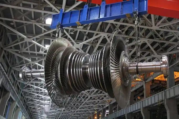 检修进行时公司顺利完成汽轮机转子倒运工作