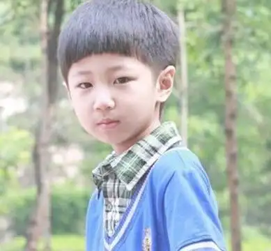 2岁小男宝宝的发型设计图片大全,2岁男孩子帅气潮流