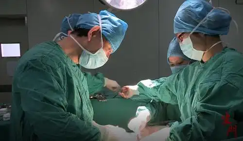 我发现医生做手术太帅了