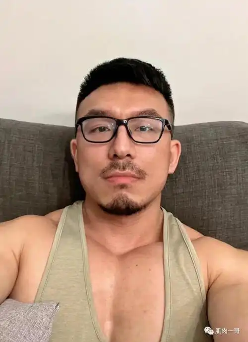 40岁北京肌肉大叔火了,网友直呼帅到没朋友|胸肌|胡子|熟男|荷尔蒙|小