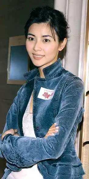 郑伊健前女友梁咏琪与赵雅芝同框,嫁给老外真幸福,女儿是混血儿