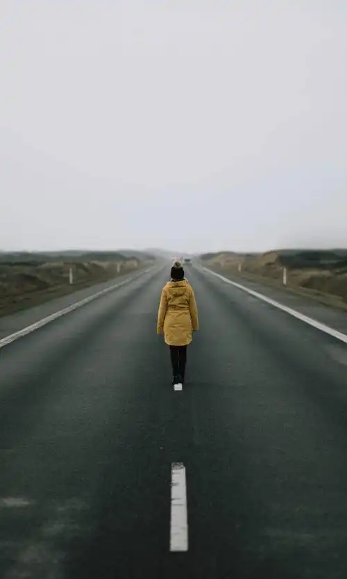 一个人独自难过的图片 一个人独自难过的图片动漫