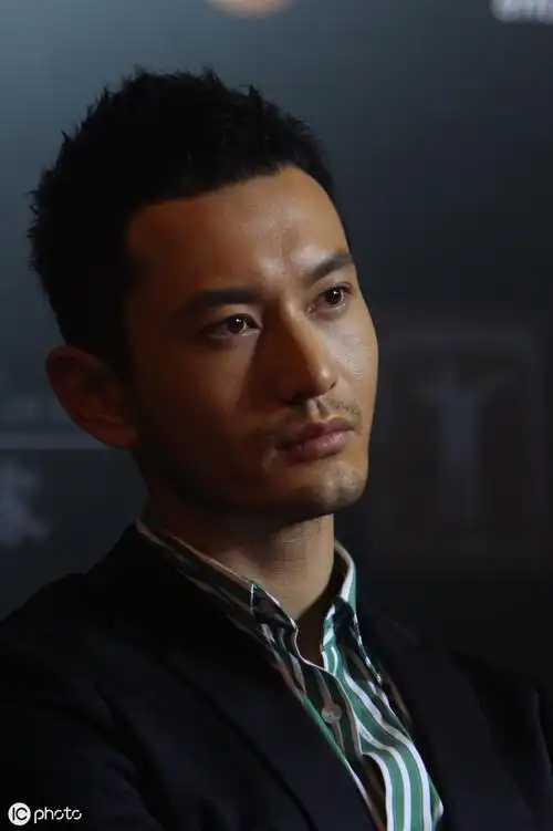 黄晓明出席活动照片,成熟的男人最有魅力