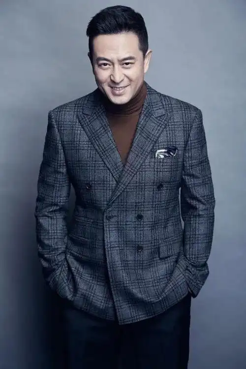 张嘉译携妻子同台一个清纯似少女一个风度翩翩甜蜜如初恋