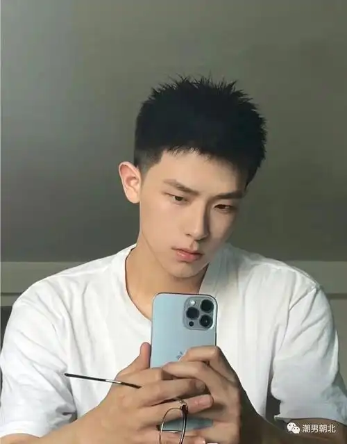 20几岁的男生剪这3款露额发型阳光又帅气颜值蹭蹭涨