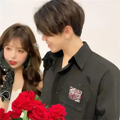 独一无二的手捧花好看浪漫情侣头像