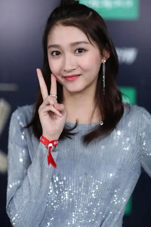 关晓彤:我20岁成熟的晚 希望大家给我时间变更好