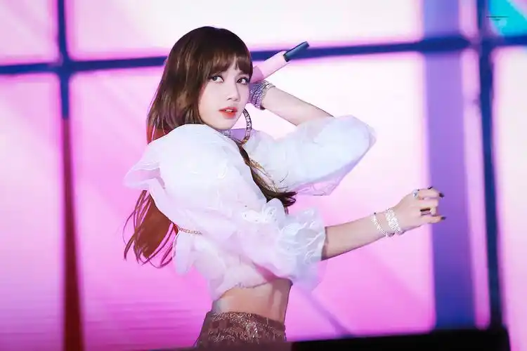 lisa青你2谈练习生时期过程太煎熬只能不停打给妈妈哭