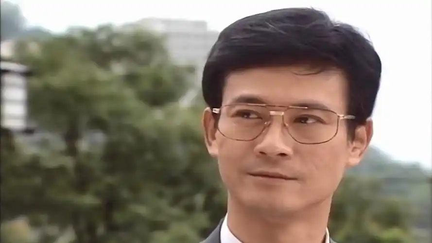 电视剧《笑看风云》主题曲《笑看风云》郑少秋(1994年经典歌曲)