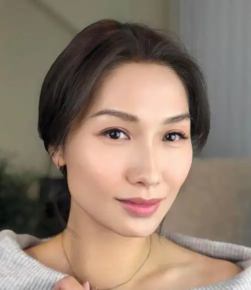 香港知名女星宣布复出,状态冻龄身材无走样,嫁美食大亨婚姻幸福