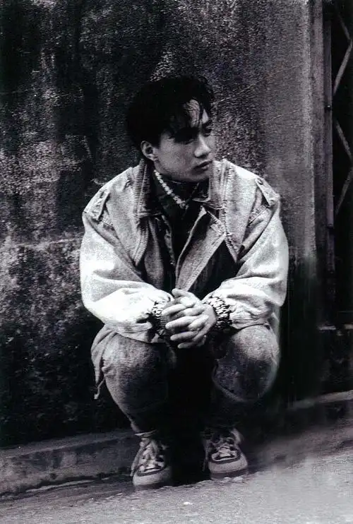 《真的beyond历史》和《追忆黄家驹》扫描