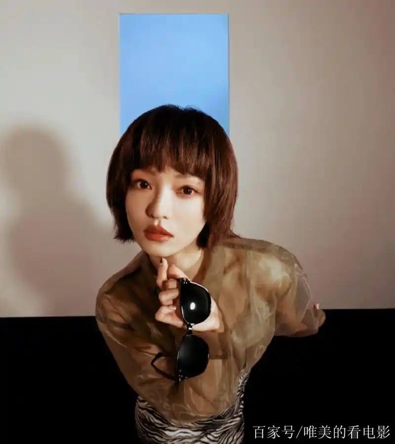 张韶涵这是38岁的颜值?剪齐刘海短发出镜,美成芭比娃娃了
