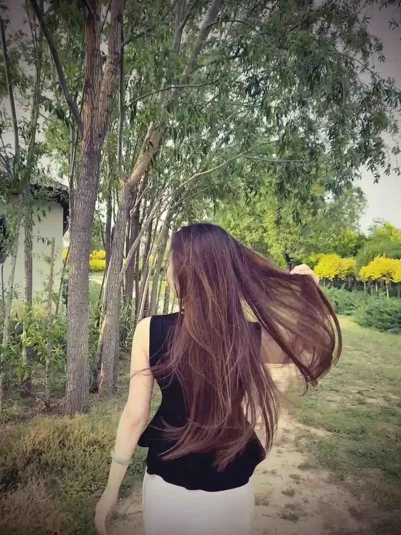 江山如画又怎能比拟
#长发 #背影