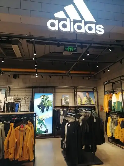 阿迪达斯(三叶草大悦城店)