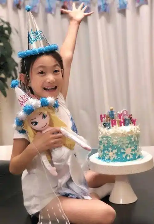 都说甜馨是整容式长大看清奥莉近照后才知道啥是超模脸