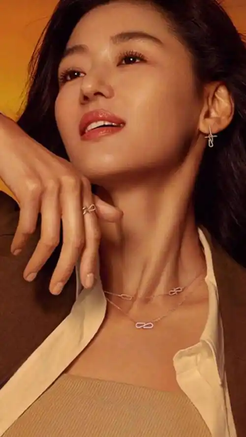 气质魅力女神全智贤,每一个瞬间都闪亮动人_时间_观众_成为了